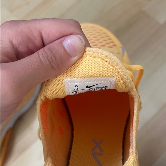 Nike Air Max 270 in Vibrant Yellow and White - Picture 4 of 4